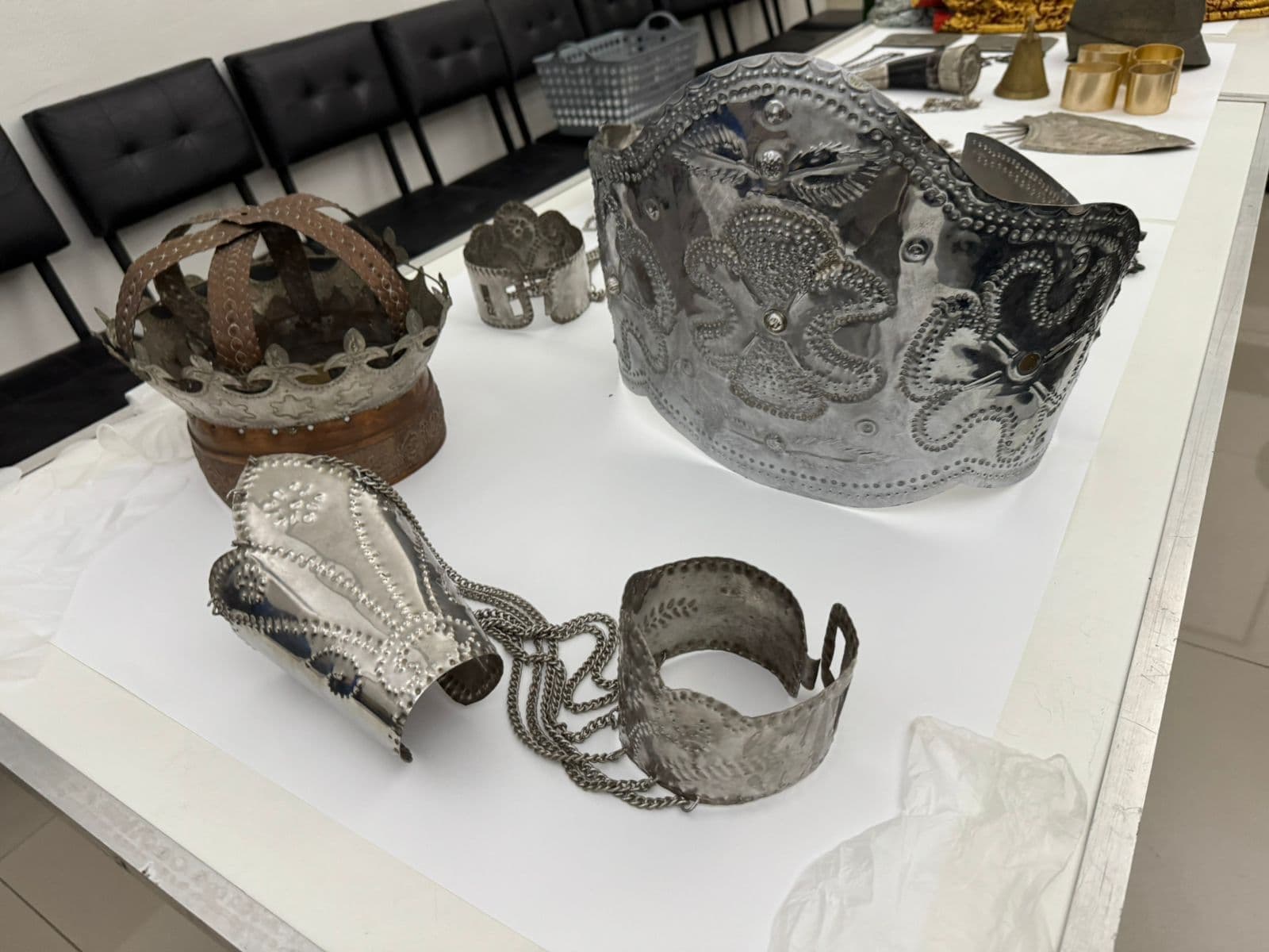 Vista da instalação mostrando o diorama virtual do Terreiro da Goméia