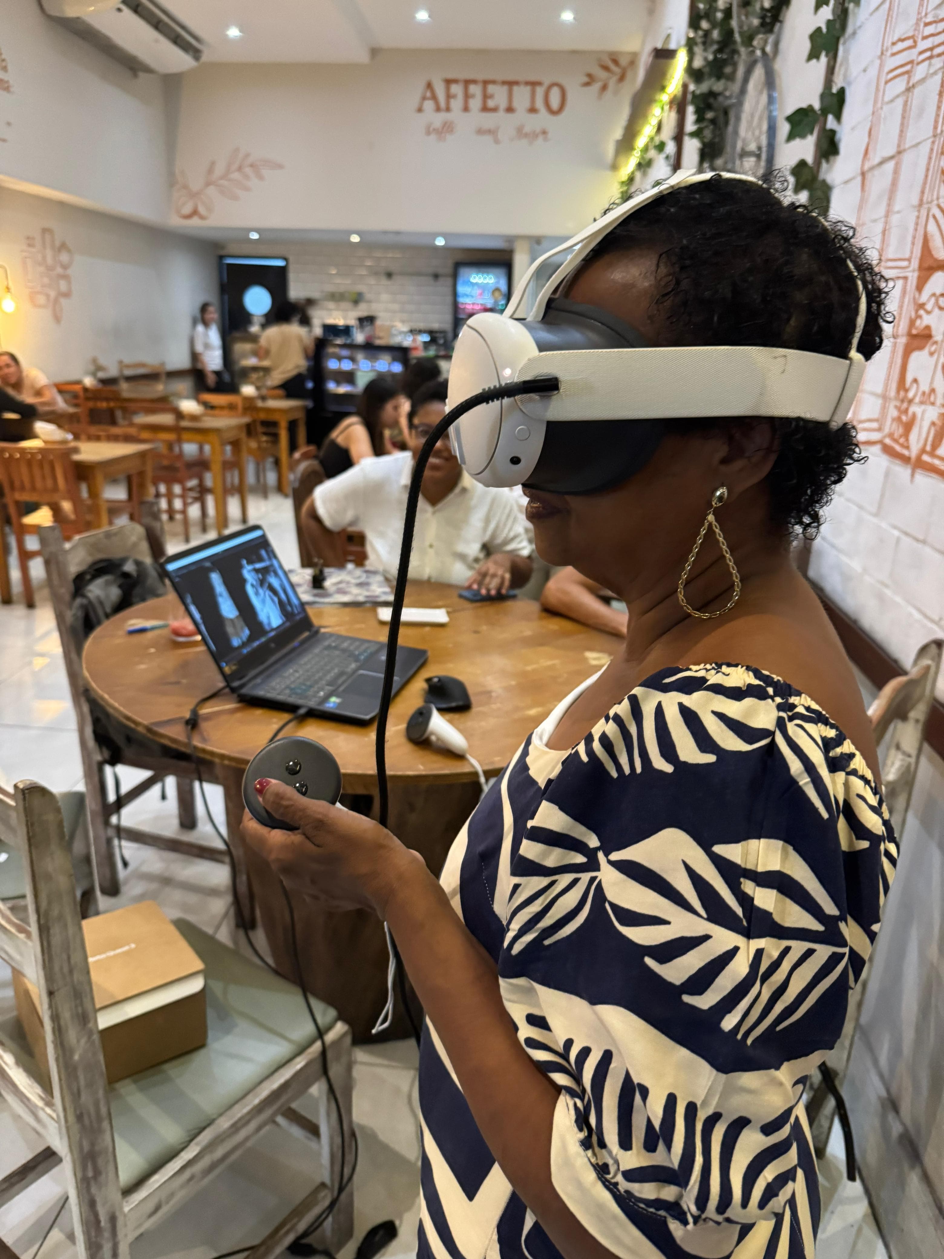 Equipe técnica realizando escaneamento 3D